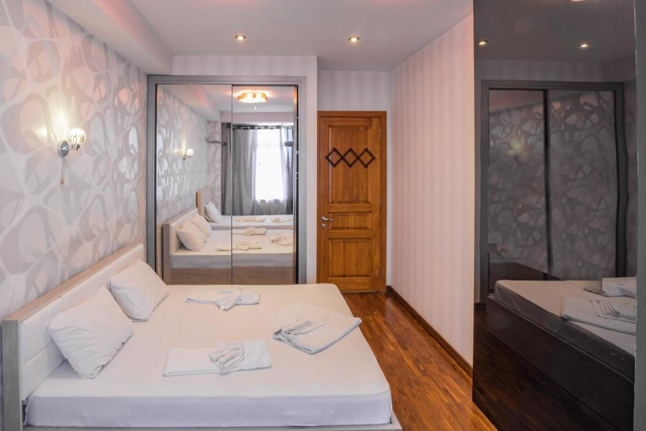 Stay Inn-Ararat View Apt Near Vernissage Yerevan Bagian luar foto