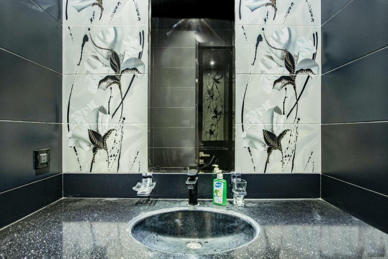Stay Inn-Ararat View Apt Near Vernissage Yerevan Bagian luar foto